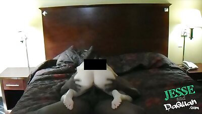 Redhead lan dheweke reged stepdad nggawe katresnan ing sofa