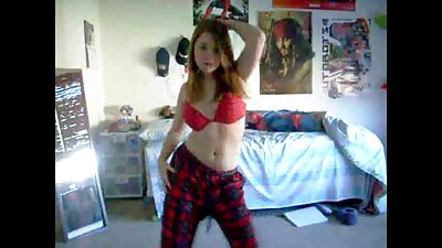 A brunette bimbo nampa pitik jago hard ing sofa karo eseman