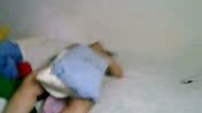 Video saru silit saka pirang platinum full bosomed ing kaose sikil