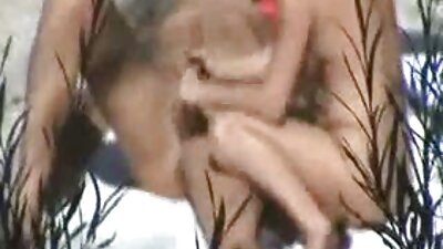 A brunette nuduhake kita apa dheweke bisa nindakake karo wong lanang